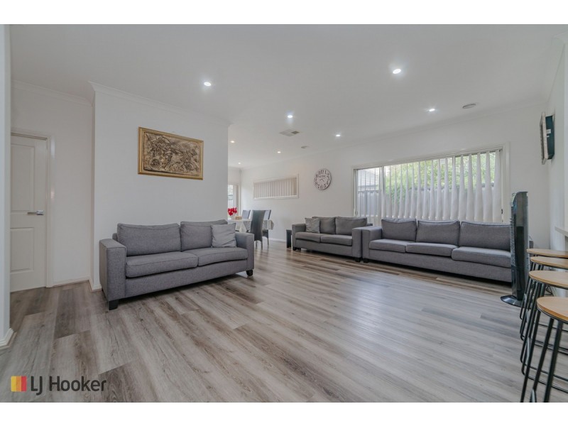 4 Dacite Way, Craigieburn VIC 3064