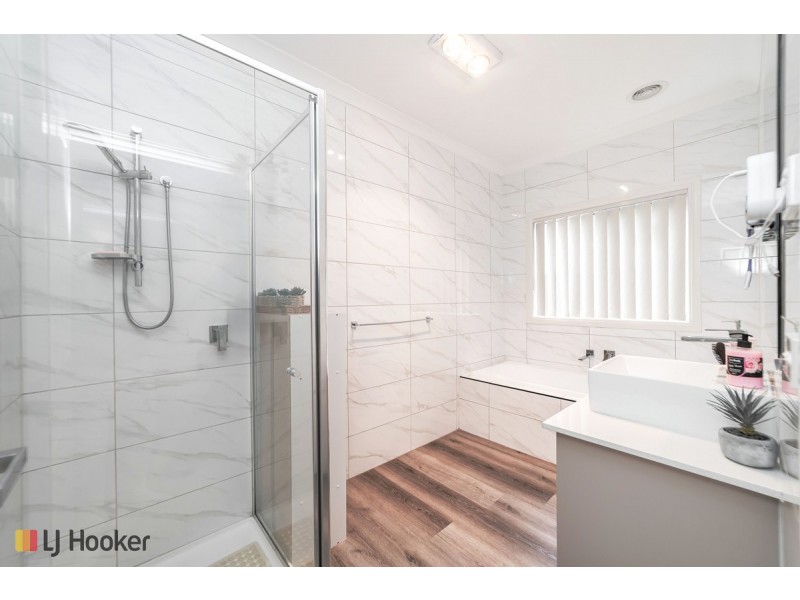 4 Dacite Way, Craigieburn VIC 3064