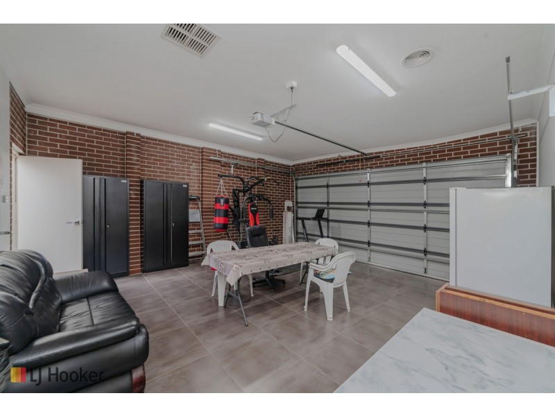 4 Dacite Way, Craigieburn VIC 3064