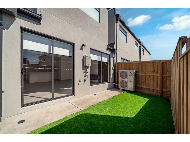 30 Nubeena Crescent, Donnybrook VIC 3064