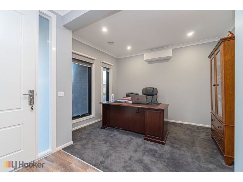 16 Dahlia Crescent, Mickleham VIC 3064