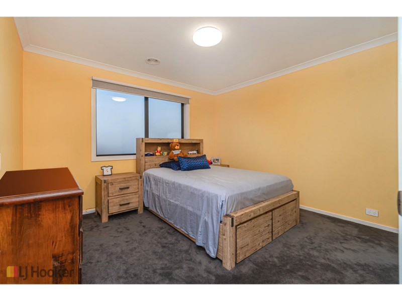 16 Dahlia Crescent, Mickleham VIC 3064