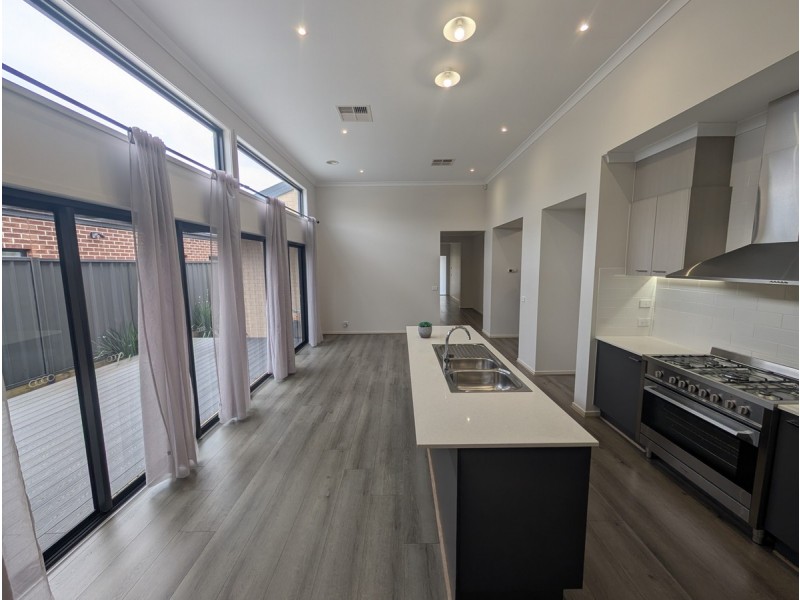 14 Cockatoo Road, Greenvale VIC 3059