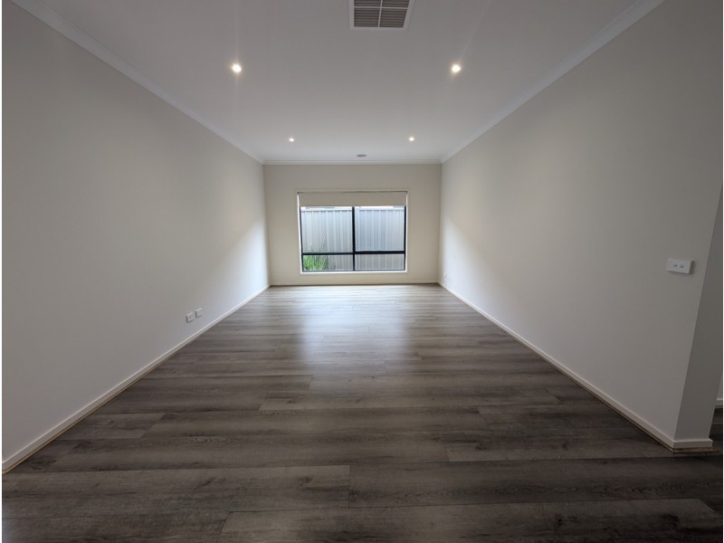 14 Cockatoo Road, Greenvale VIC 3059