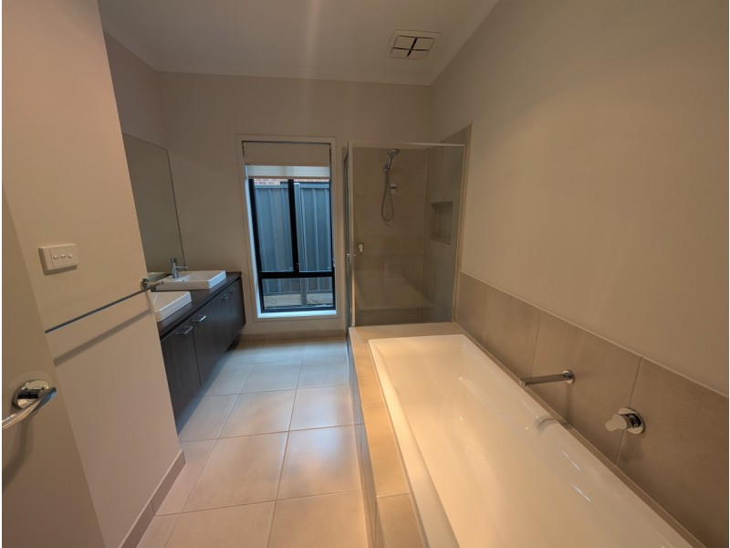 14 Cockatoo Road, Greenvale VIC 3059