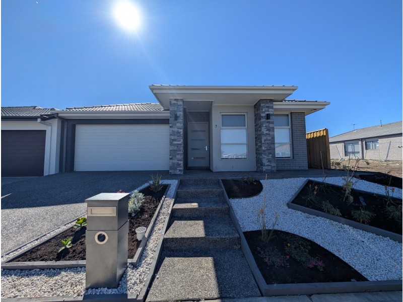 7 Gamon Street, Mickleham VIC 3064