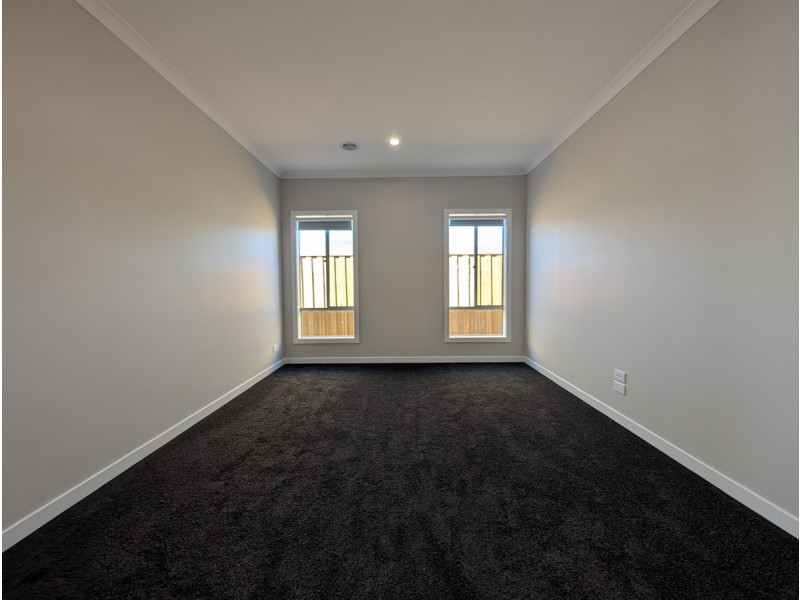 7 Gamon Street, Mickleham VIC 3064