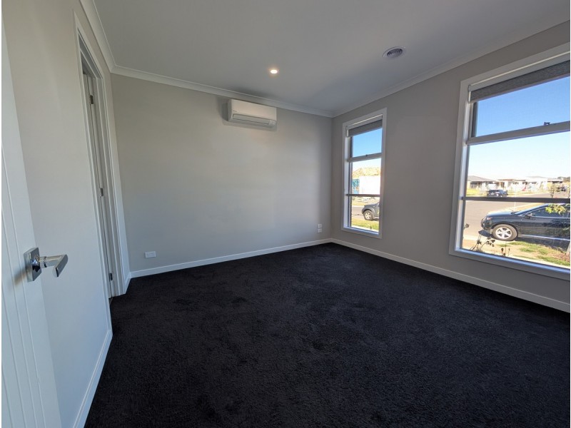 7 Gamon Street, Mickleham VIC 3064