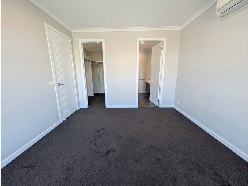 7 Gamon Street, Mickleham VIC 3064