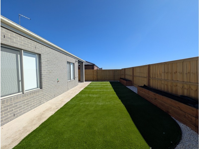 7 Gamon Street, Mickleham VIC 3064