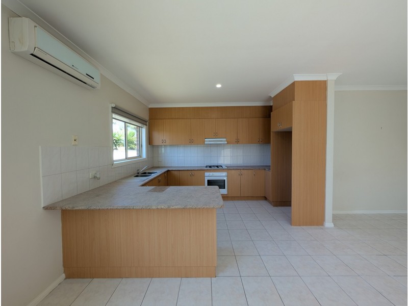 42 Woodlea Crescent, Craigieburn VIC 3064