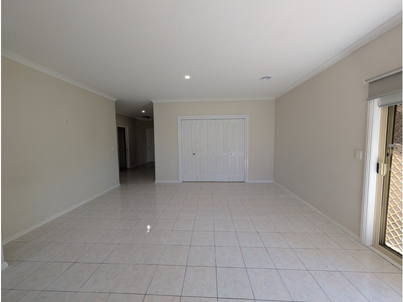 42 Woodlea Crescent, Craigieburn VIC 3064