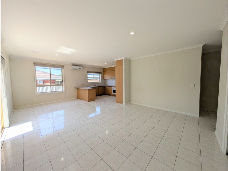 42 Woodlea Crescent, Craigieburn VIC 3064