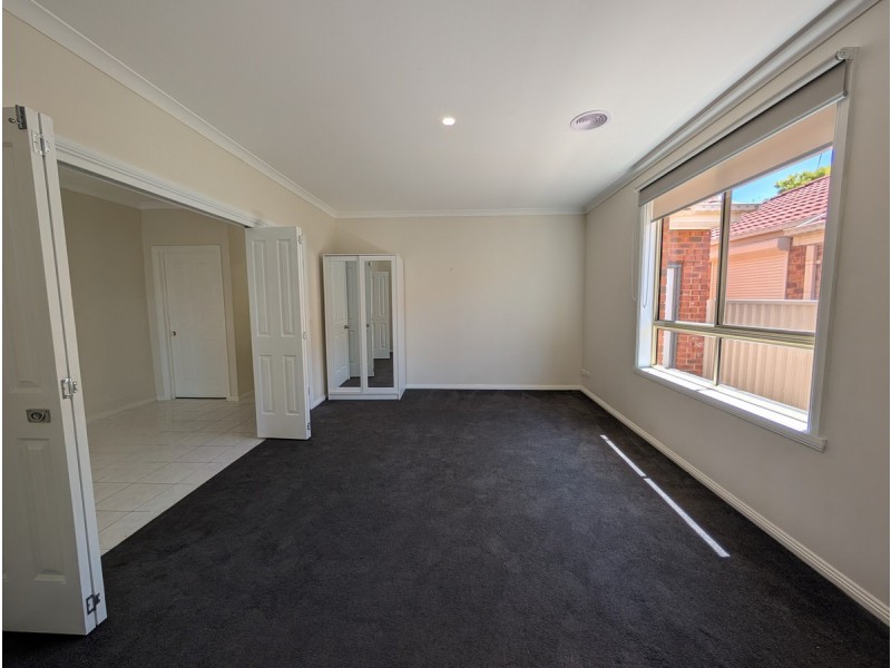 42 Woodlea Crescent, Craigieburn VIC 3064