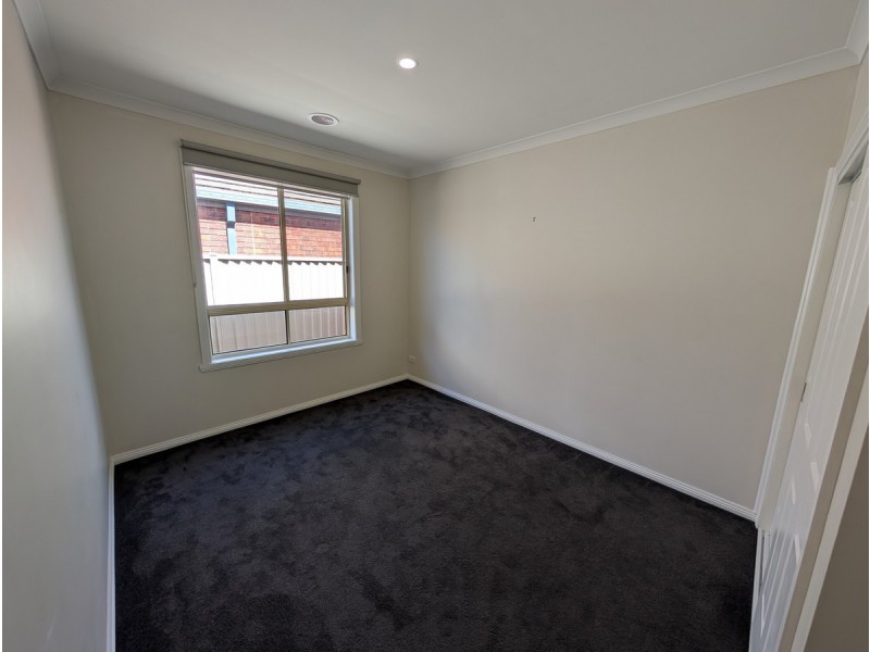 42 Woodlea Crescent, Craigieburn VIC 3064