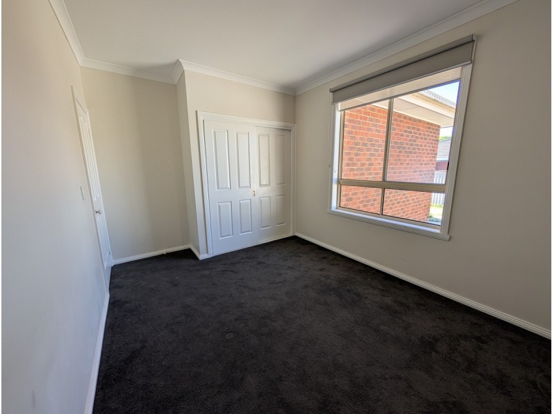 42 Woodlea Crescent, Craigieburn VIC 3064