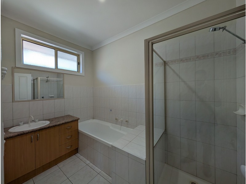 42 Woodlea Crescent, Craigieburn VIC 3064