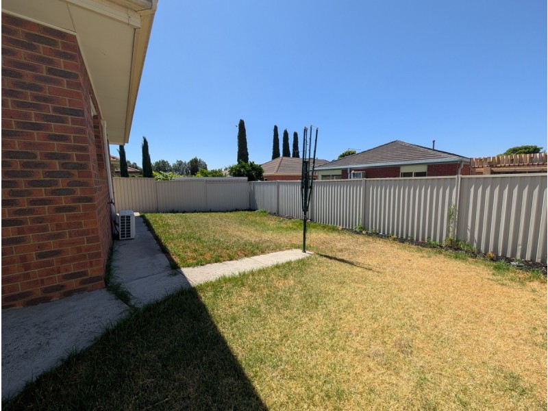 42 Woodlea Crescent, Craigieburn VIC 3064
