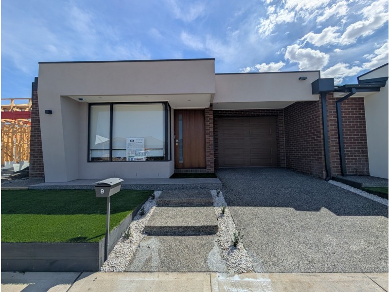 9 Kooyongkoot Drive, Mickleham VIC 3064