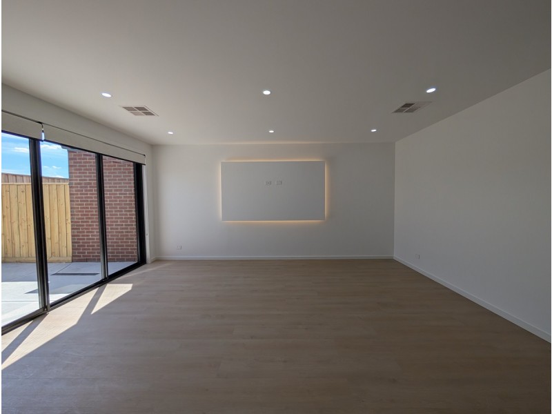 9 Kooyongkoot Drive, Mickleham VIC 3064