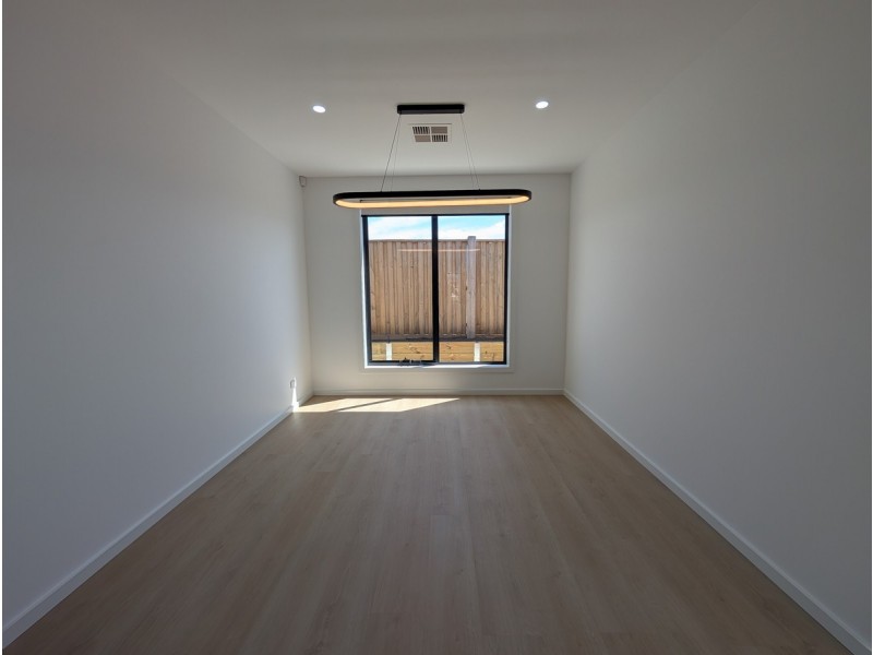 9 Kooyongkoot Drive, Mickleham VIC 3064