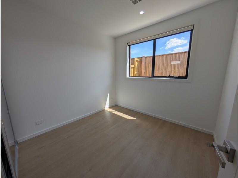 9 Kooyongkoot Drive, Mickleham VIC 3064