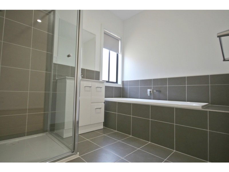 9 Angophora Crescent, Craigieburn VIC 3064