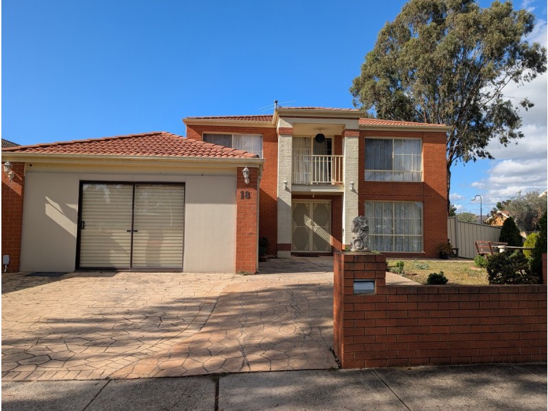 18 Salween Crescent, Roxburgh Park VIC 3064