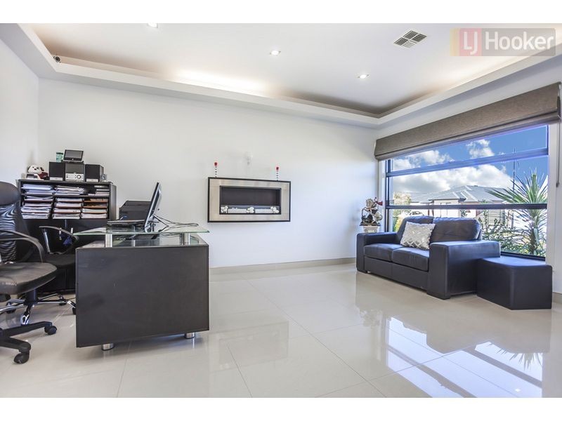 108 Biltmore Crescent, Roxburgh Park VIC 3064
