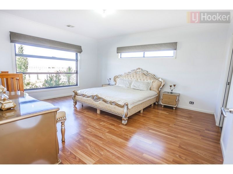 108 Biltmore Crescent, Roxburgh Park VIC 3064
