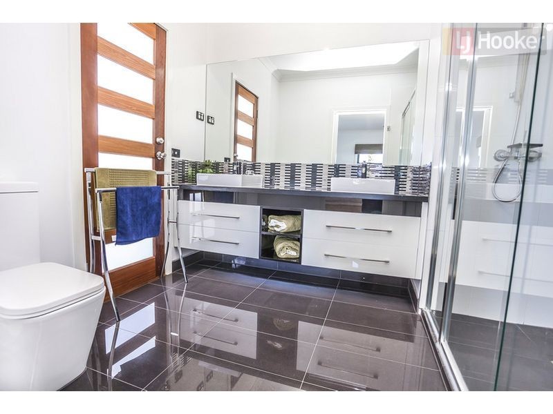 108 Biltmore Crescent, Roxburgh Park VIC 3064