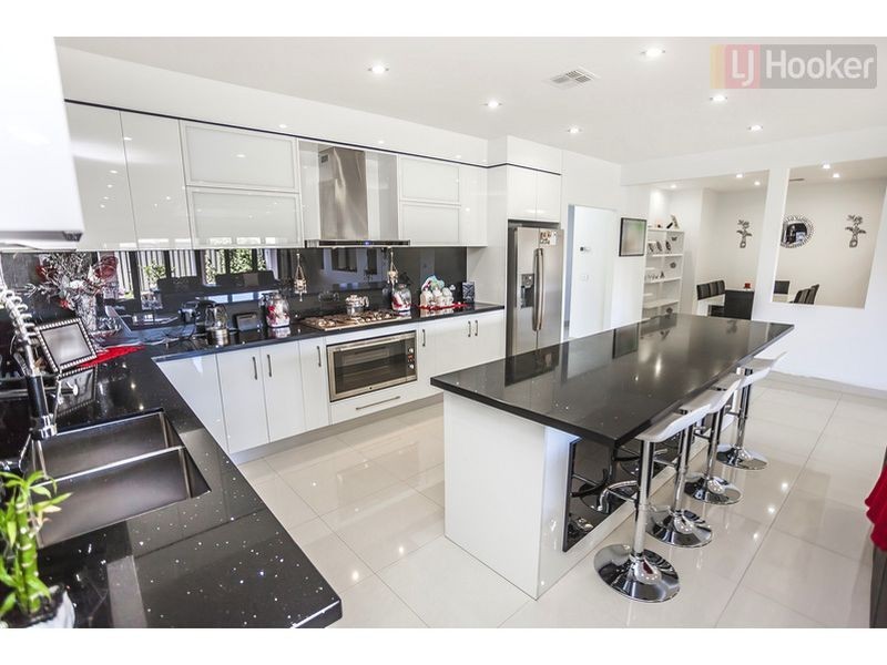 108 Biltmore Crescent, Roxburgh Park VIC 3064