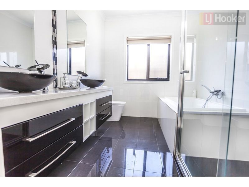 108 Biltmore Crescent, Roxburgh Park VIC 3064