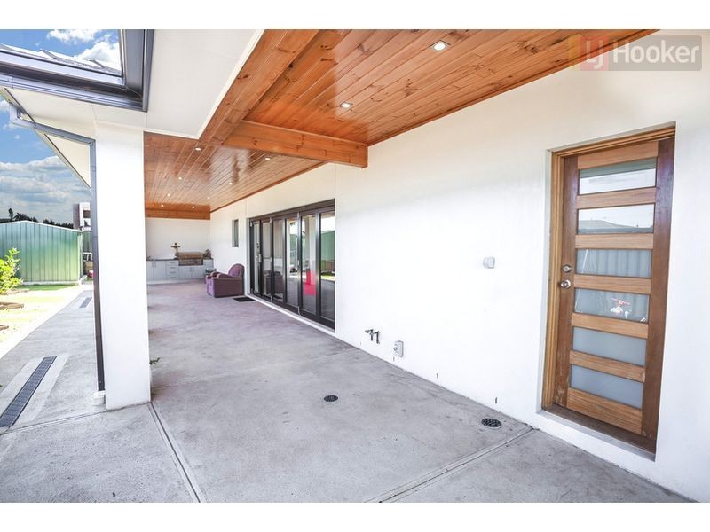 108 Biltmore Crescent, Roxburgh Park VIC 3064