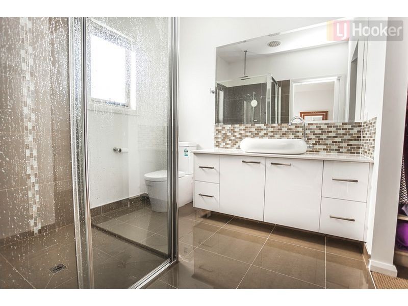 8 Powell Street, Craigieburn VIC 3064