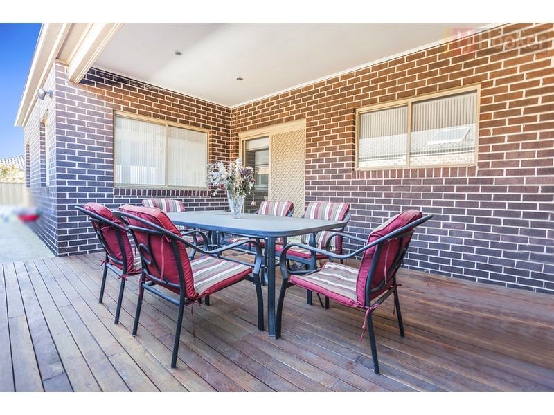 8 Powell Street, Craigieburn VIC 3064
