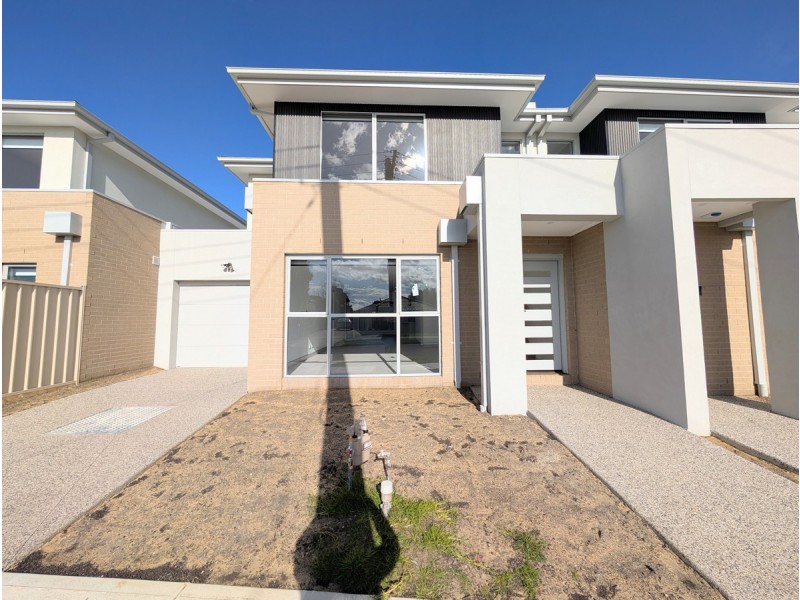 19 Farnborough Avenue, Craigieburn VIC 3064