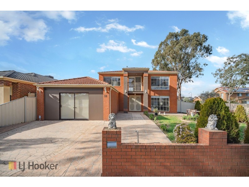 18 Salween Crescent, Roxburgh Park VIC 3064