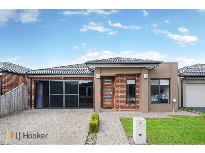 7 Pickering Street, Mickleham VIC 3064