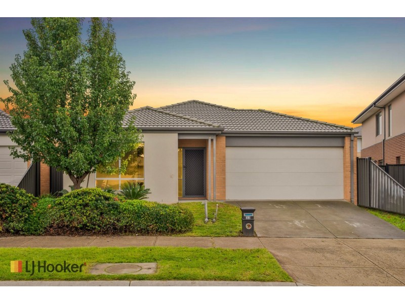 33 Peninsula Crescent, Craigieburn VIC 3064
