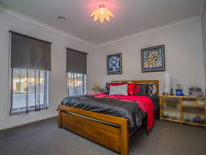 23 Fairhaven Blvd, Craigieburn VIC 3064