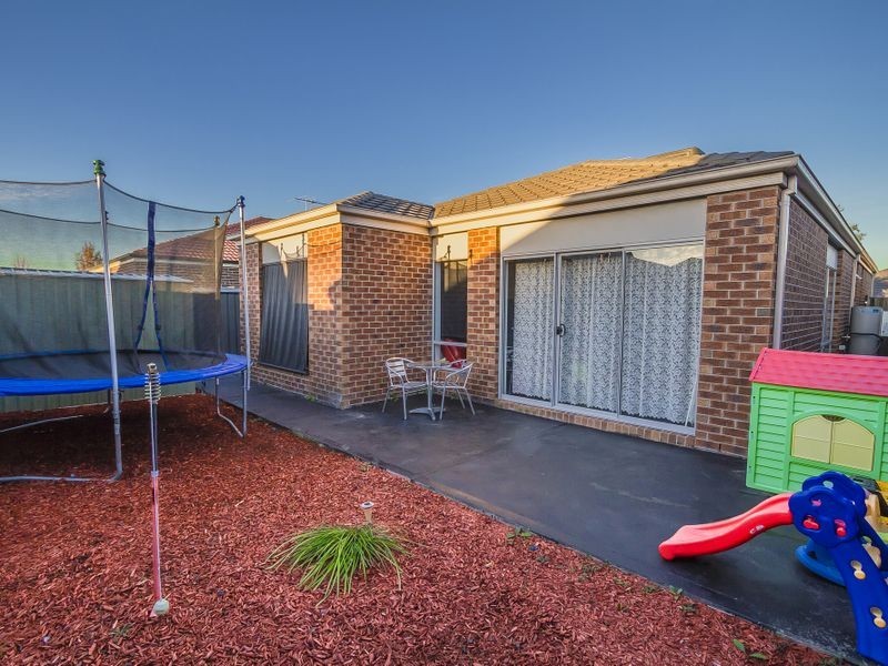23 Fairhaven Blvd, Craigieburn VIC 3064
