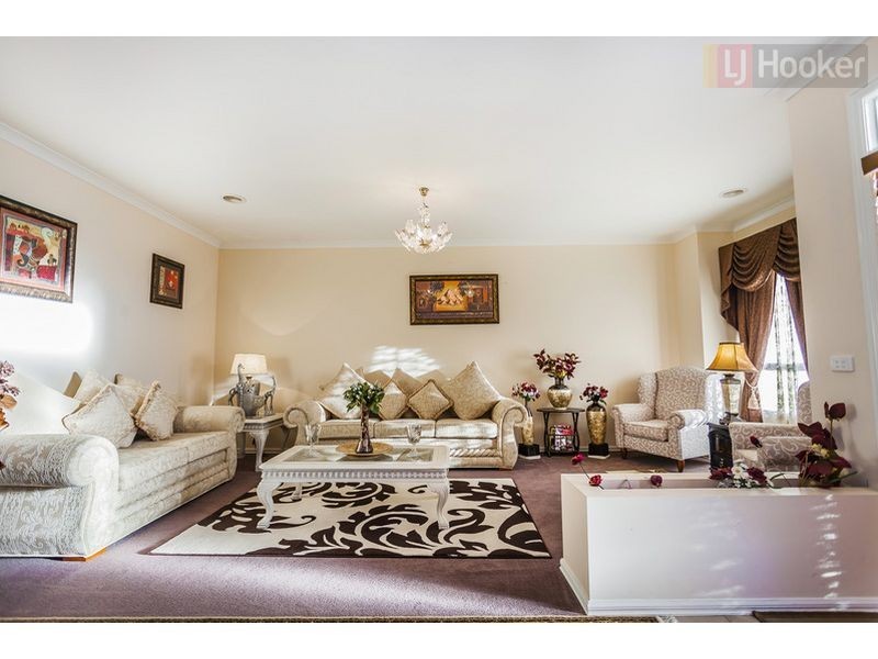 8 Tallarook St, Craigieburn VIC 3064