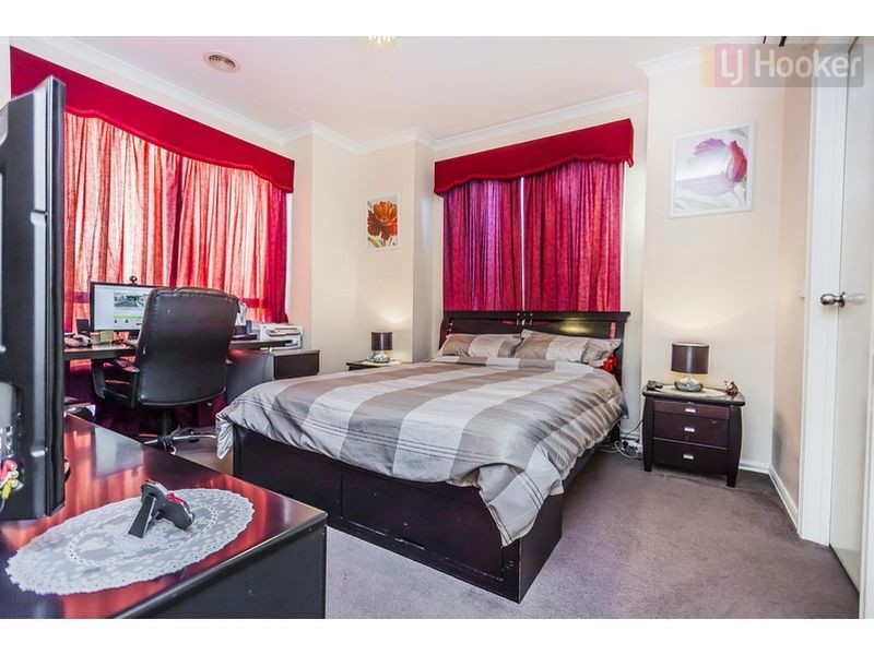 8 Tallarook St, Craigieburn VIC 3064
