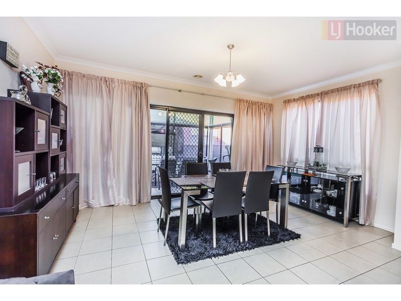 8 Tallarook St, Craigieburn VIC 3064