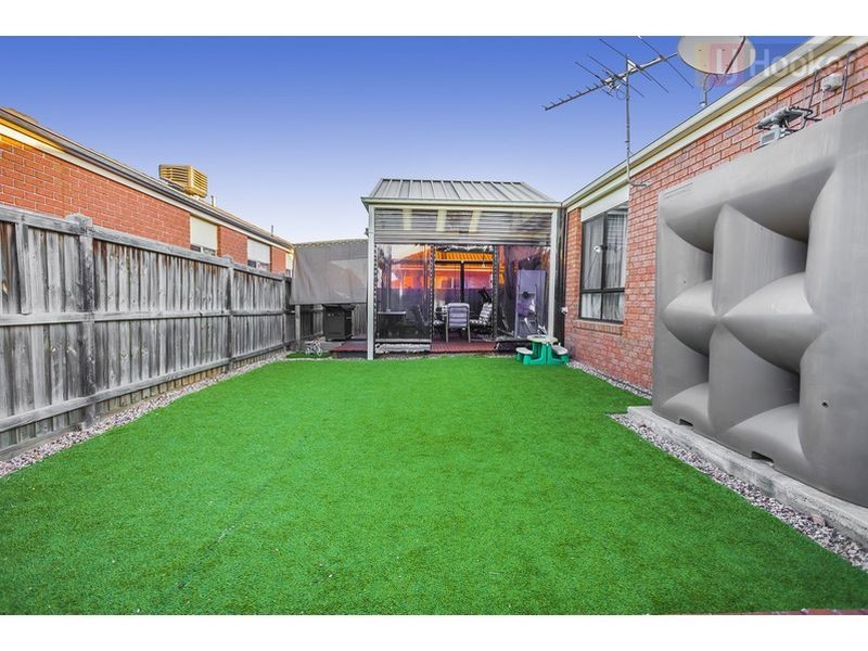 8 Tallarook St, Craigieburn VIC 3064