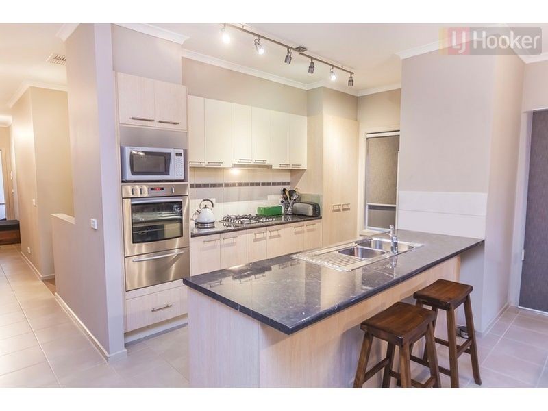 5 Meadow Street, Craigieburn VIC 3064