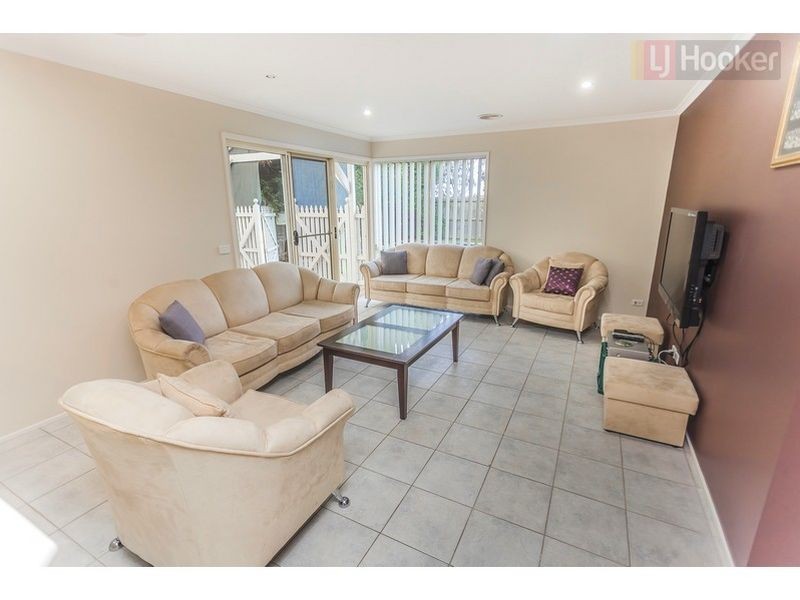 6 Conroy Place, Roxburgh Park VIC 3064