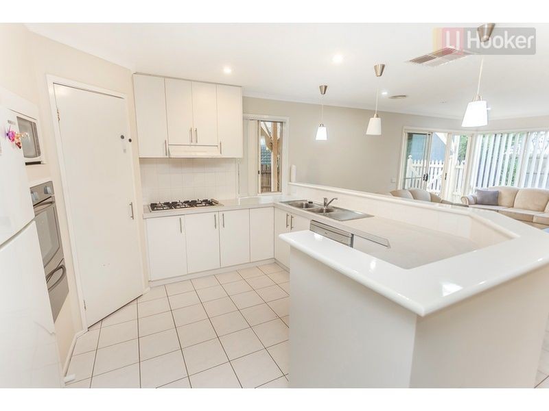 6 Conroy Place, Roxburgh Park VIC 3064