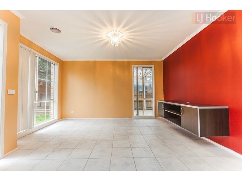6 Conroy Place, Roxburgh Park VIC 3064